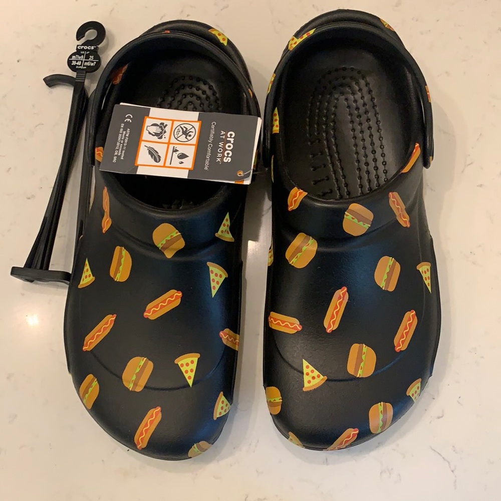 CROCS NWT bistro pizza hotdog graphic clog